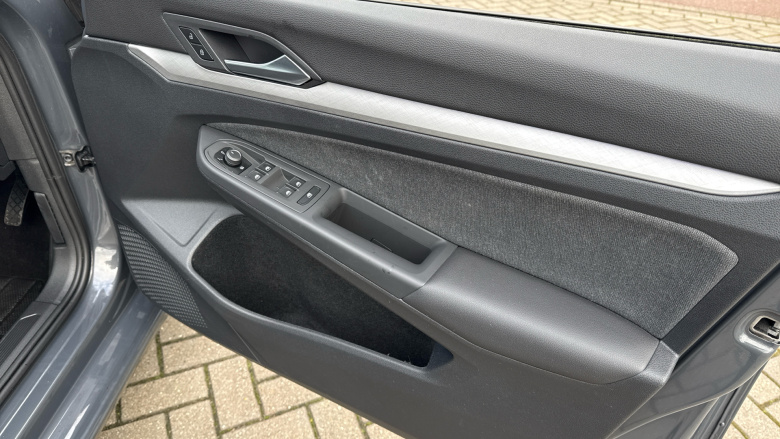 Volkswagen Golf 1.0 eTSI Life 5dr DSG Petrol Estate